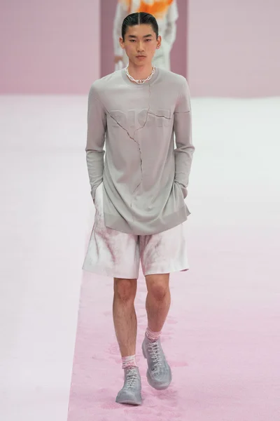 Look 16
